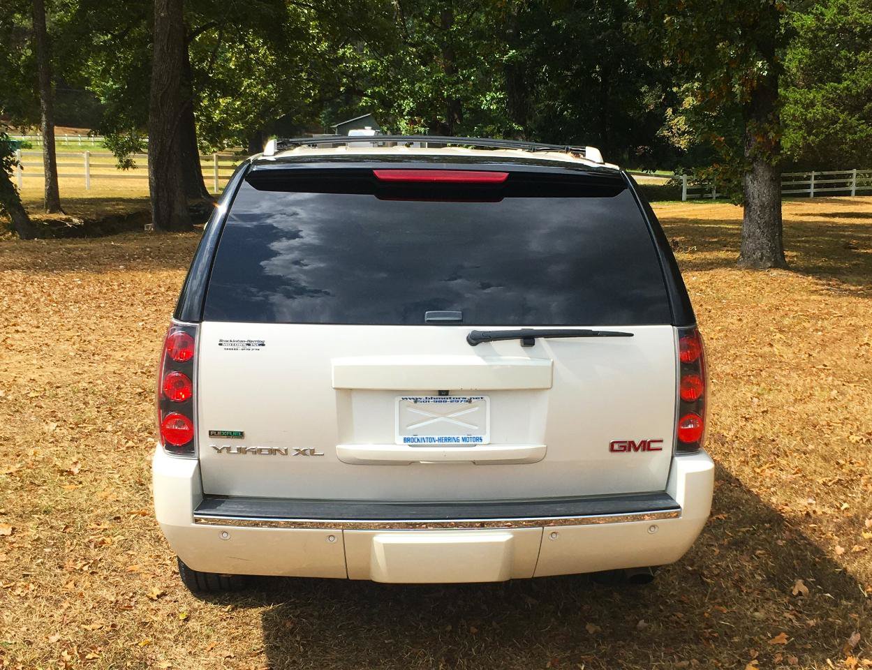 Used 2012 GMC Yukon XL Denali RWD image 5