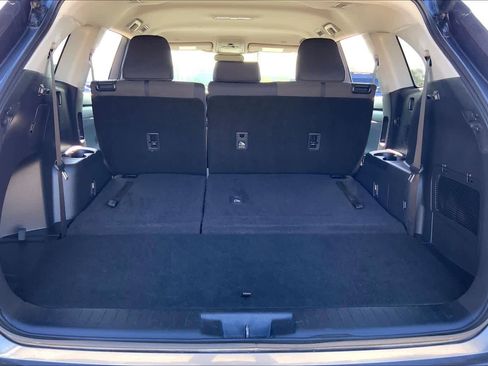 Certified 2024 Toyota Highlander LE image 34