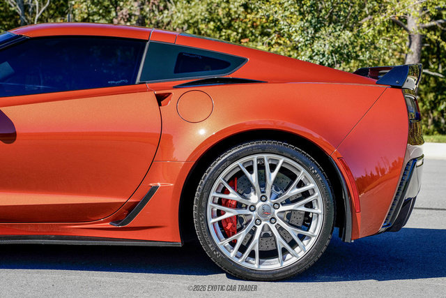 Used 2015 Chevrolet Corvette Z06 w/ Z07 Performance Package RWD image 4
