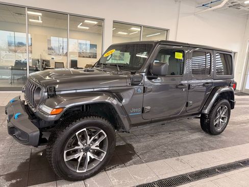 Used 2024 Jeep Wrangler Unlimited w/ Convenience Group image 4