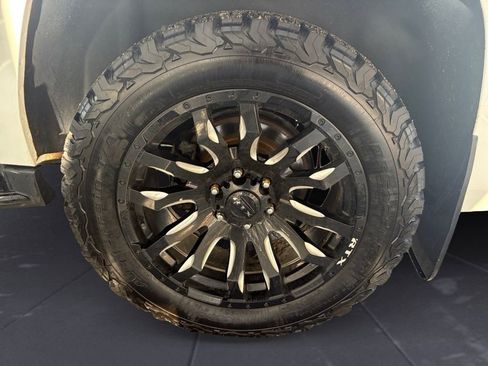 Used 2019 Chevrolet Suburban Premier image 9