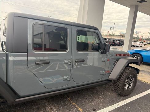 Used 2026 Jeep Gladiator Mojave AWD/4WD image 4