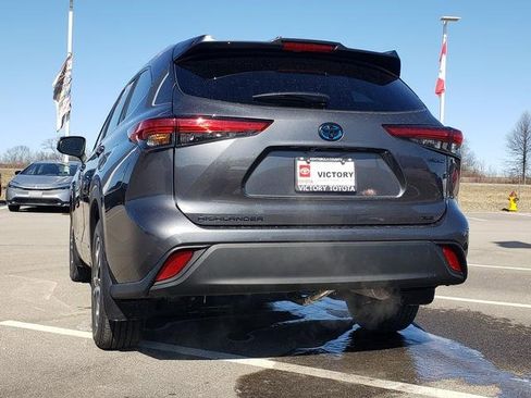 Used 2023 Toyota Highlander XLE image 8