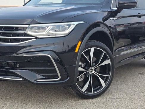 Used 2023 Volkswagen Tiguan SEL R-Line image 3