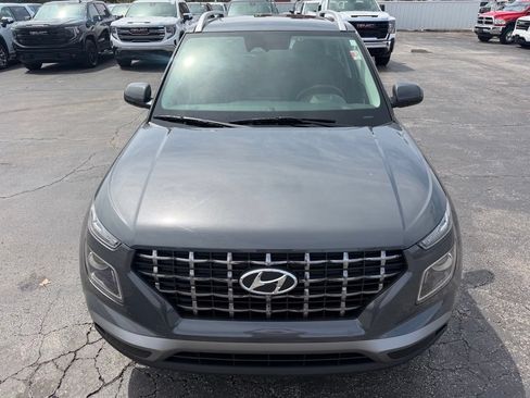 Used 2024 Hyundai Venue SEL FWD image 9