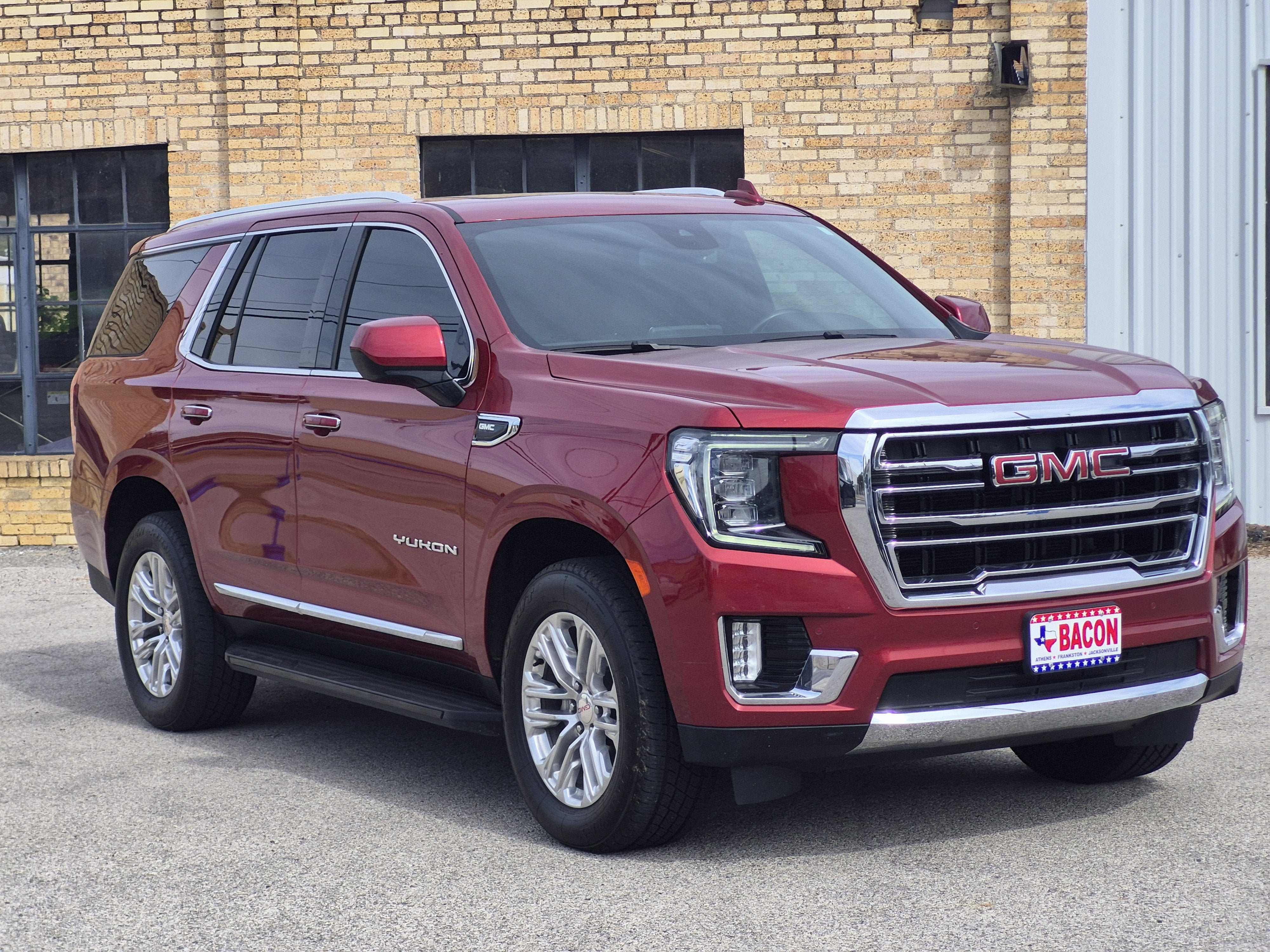Used 2024 GMC Yukon SLT RWD image 3