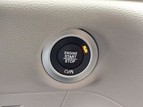 Used 2023 Chrysler Voyager LX image 15