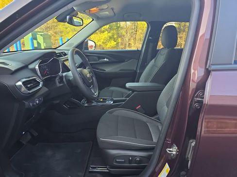 Used 2022 Chevrolet TrailBlazer LT w/ Convenience Package image 9