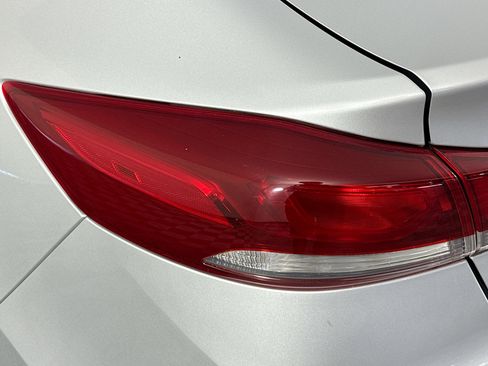 Used 2018 Hyundai Elantra Sedan FWD image 34