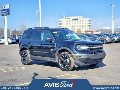 Used 2023 Ford Bronco Sport Outer Banks w/ Tech Package image 2