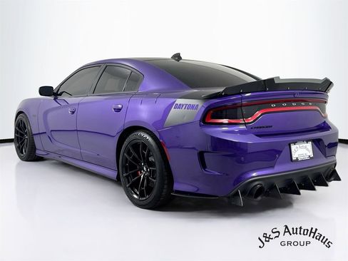 Used 2018 Dodge Charger R/T RWD image 5