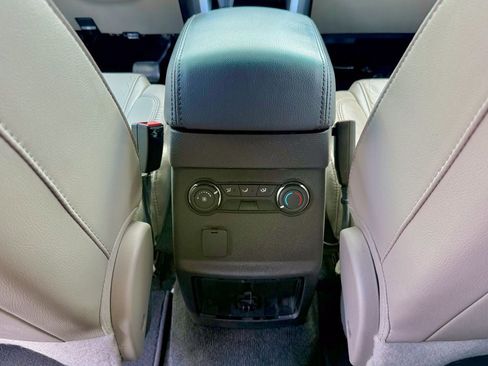 Used 2014 Ford Explorer XLT w/ Equipment Group 202A AWD/4WD image 35