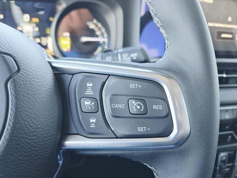 Used 2025 Jeep Wrangler Unlimited Sahara image 22