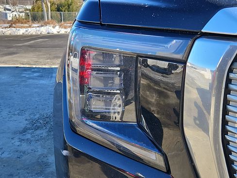 Certified 2023 GMC Yukon XL Denali image 5