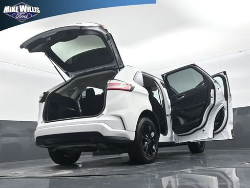 Used 2022 Ford Edge SE w/ Black Appearance Package image 29