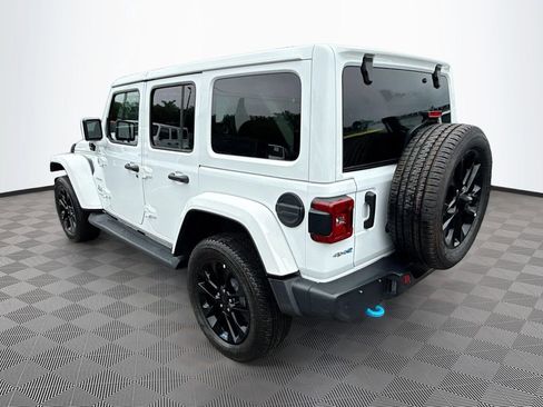 Used 2022 Jeep Wrangler Unlimited Sahara w/ Cold Weather Group image 8