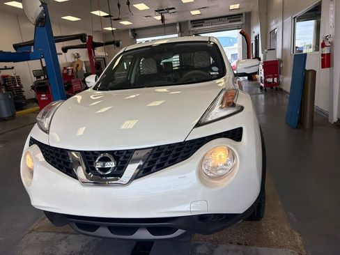 Used 2015 Nissan Juke SV w/ Technology Package FWD image 6