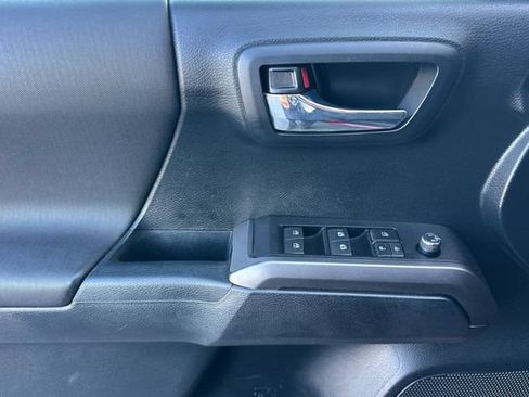 Used 2016 Toyota Tacoma TRD Off-Road w/ Towing Package RWD image 12