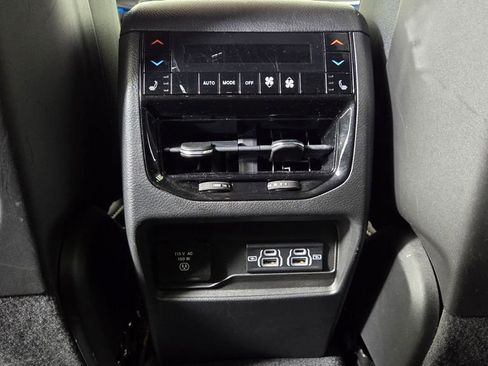 Used 2022 Jeep Grand Cherokee Overland w/ Luxury Tech Group IV image 33