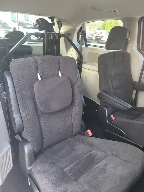 Used 2014 Dodge Grand Caravan SXT FWD image 19