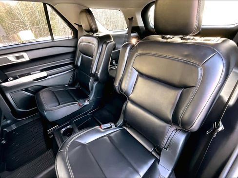 Used 2021 Ford Explorer XLT w/ Equipment Group 202A image 21