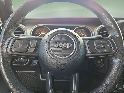 Used 2021 Jeep Gladiator Sport AWD/4WD image 24