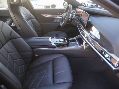 Used 2026 BMW 750e xDrive w/ Premium Package AWD/4WD image 13