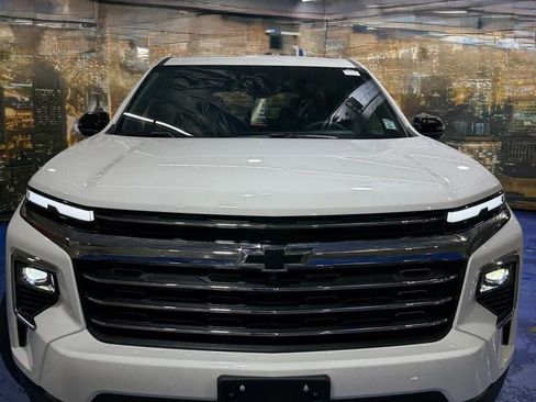 New 2026 Chevrolet Traverse LT w/ Driver Confidence Package AWD/4WD image 7