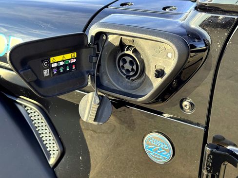 Used 2023 Jeep Wrangler Unlimited Rubicon 4xe image 4