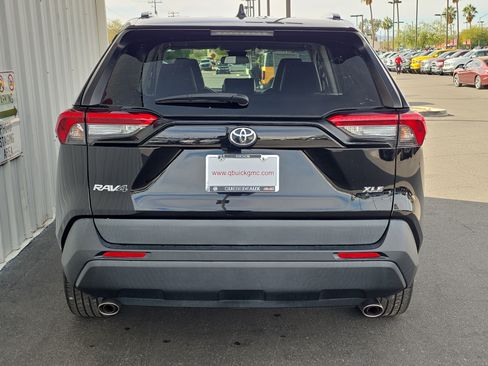 Used 2021 Toyota RAV4 XLE Premium image 6