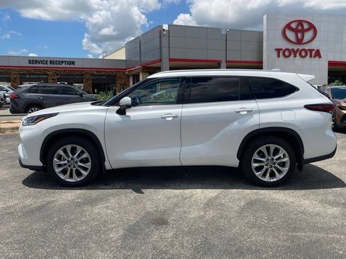 Used 2024 Toyota Highlander Limited AWD/4WD image 7
