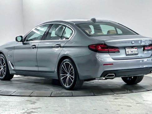 Used 2023 BMW 530e w/ Premium Package image 6