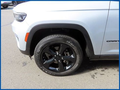 Used 2023 Jeep Grand Cherokee Altitude image 4