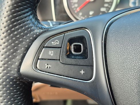 Used 2017 Mercedes-Benz E 300 image 34