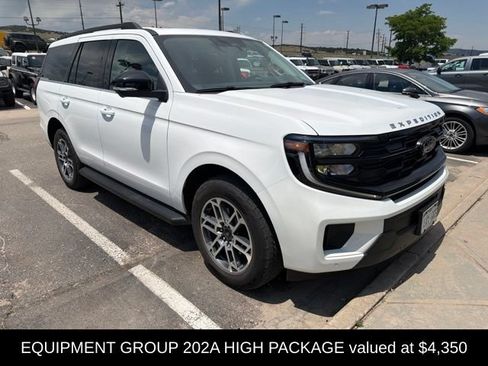 Used 2025 Ford Expedition Active AWD/4WD image 3