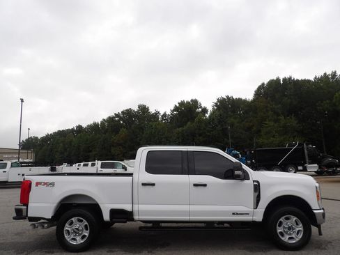 Used 2025 Ford F250 XLT w/ FX4 Off-Road Package AWD/4WD image 9