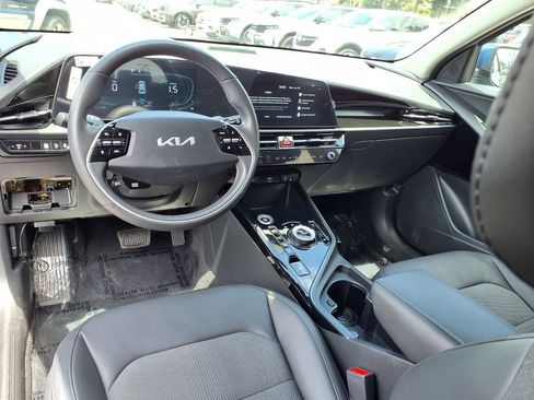 Certified 2023 Kia Niro EX FWD image 11