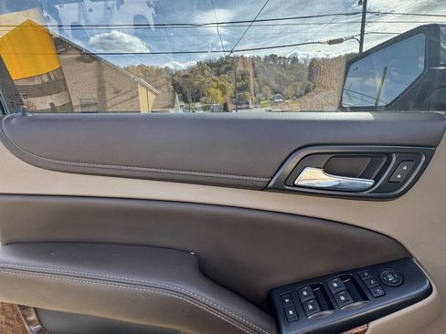 Used 2017 Chevrolet Suburban Premier image 3