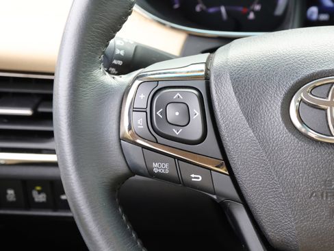 Used 2018 Toyota Avalon XLE Premium image 18