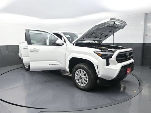 Used 2026 Toyota Tacoma SR5 AWD/4WD image 38