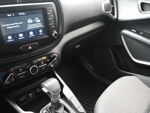 Used 2020 Kia Soul LX image 28