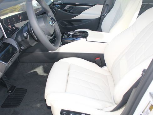 New 2026 BMW 530i xDrive w/ Premium Package AWD/4WD image 19