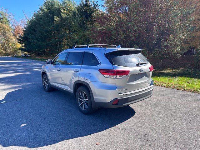 Used 2019 Toyota Highlander XLE AWD/4WD image 5