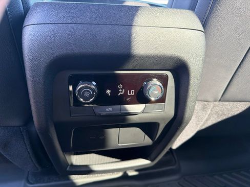Used 2025 Chevrolet Traverse LT AWD/4WD image 24