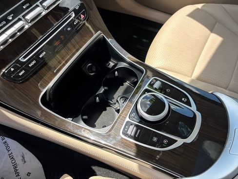 Used 2019 Mercedes-Benz GLC 300 4MATIC image 25