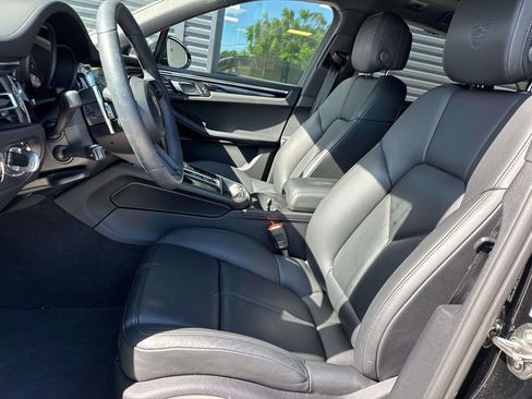 Certified 2026 Porsche Macan AWD/4WD image 5