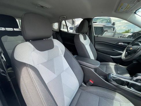 Used 2025 Chevrolet Trax LS FWD image 27