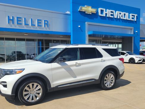 Used 2023 Ford Explorer Limited w/ Limited Technology Package AWD/4WD image 3