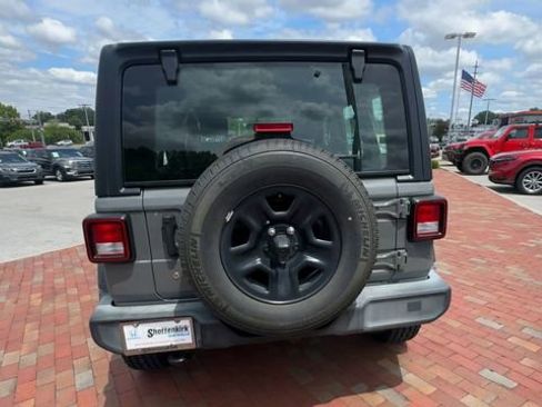 Used 2022 Jeep Wrangler Unlimited Sport AWD/4WD image 9