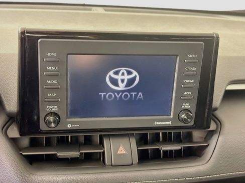 Used 2021 Toyota RAV4 LE FWD image 19